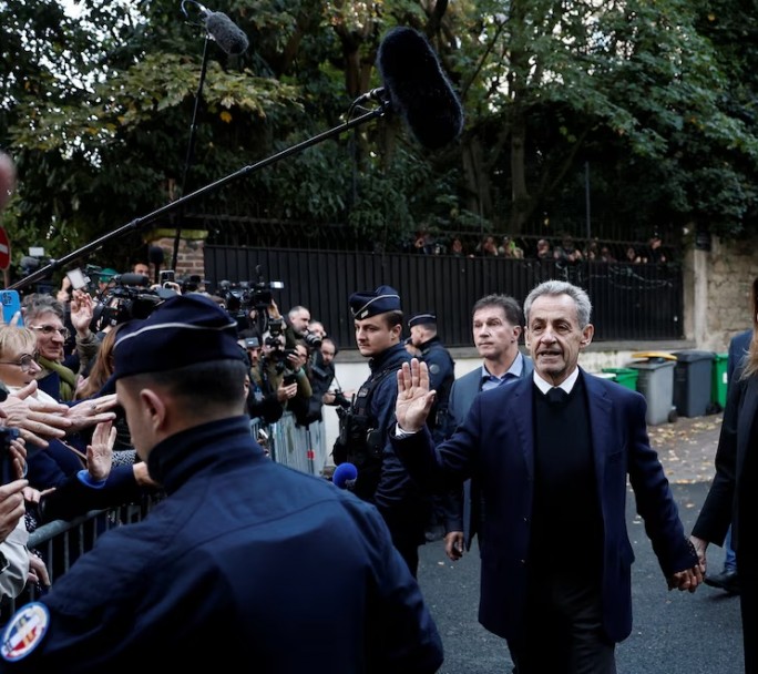 Nicolás Sarkozy ingresó a prisión para cumplir una condena de cinco años